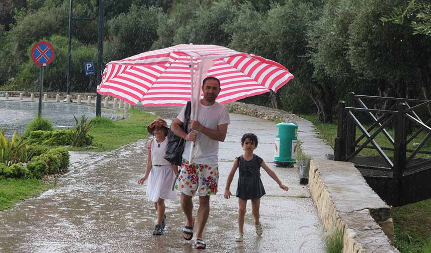 Antalyada Yağmur Ve Fırtına (1)