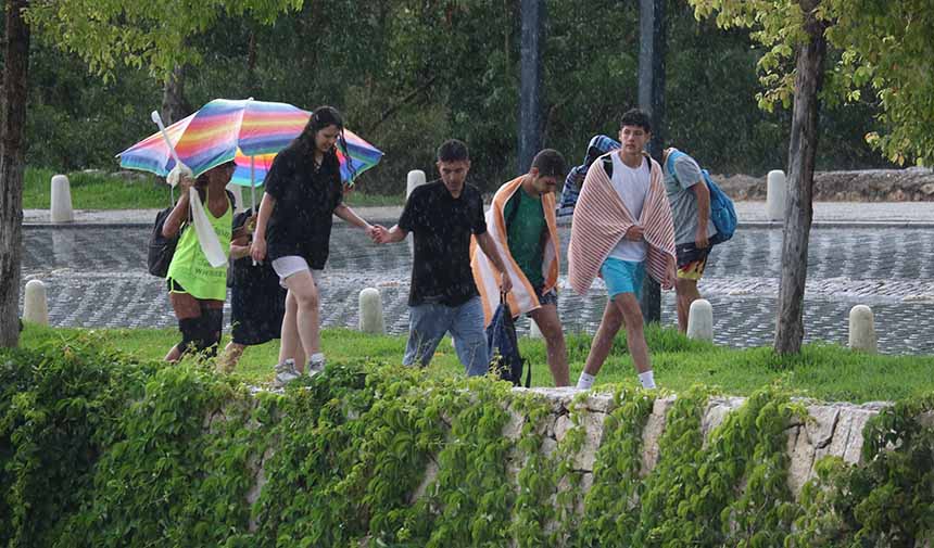 Antalyada Yağmur Ve Fırtına (10)