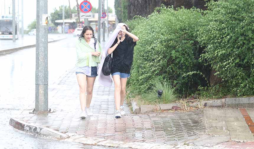 Antalyada Yağmur Ve Fırtına (3)