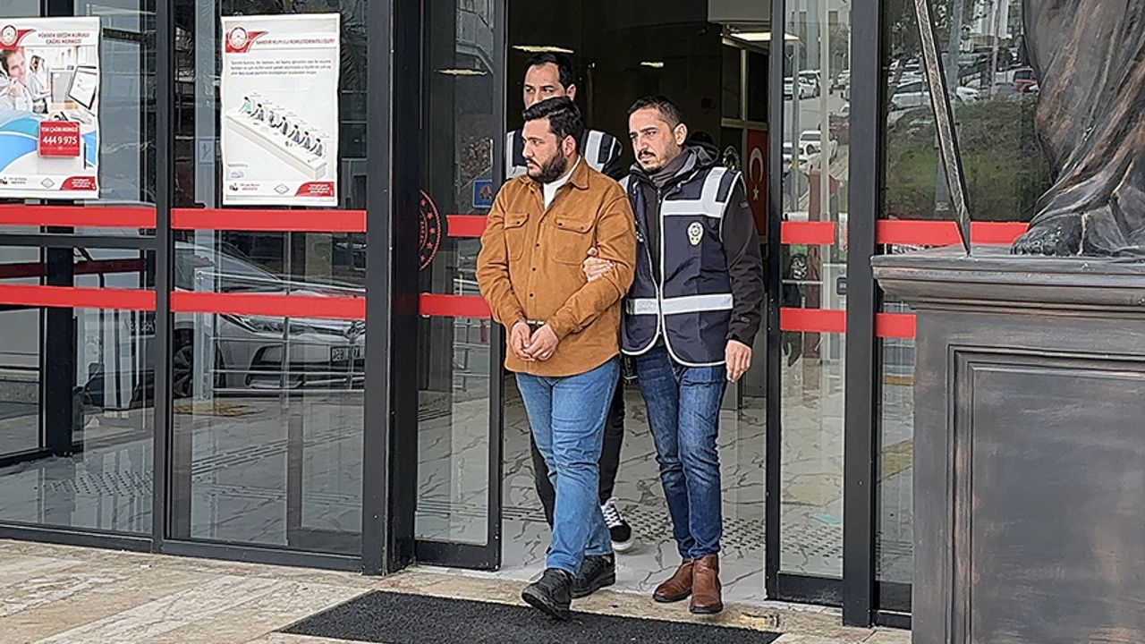 Bıçakla Türk Bayrağını Kesen Şüpheli Tutuklandı