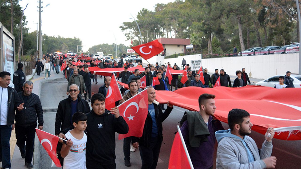 Manavgat'ta 'Şehitleri Anma' Yürüyüşü