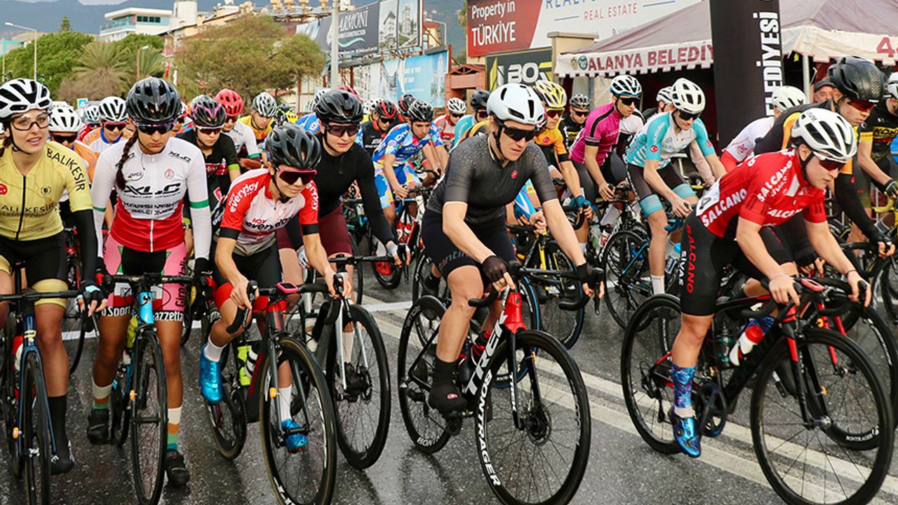 Türkiye Bisiklet Kupası 1. Etap Puanlı Yol Yarışı Alanya'da Başladı