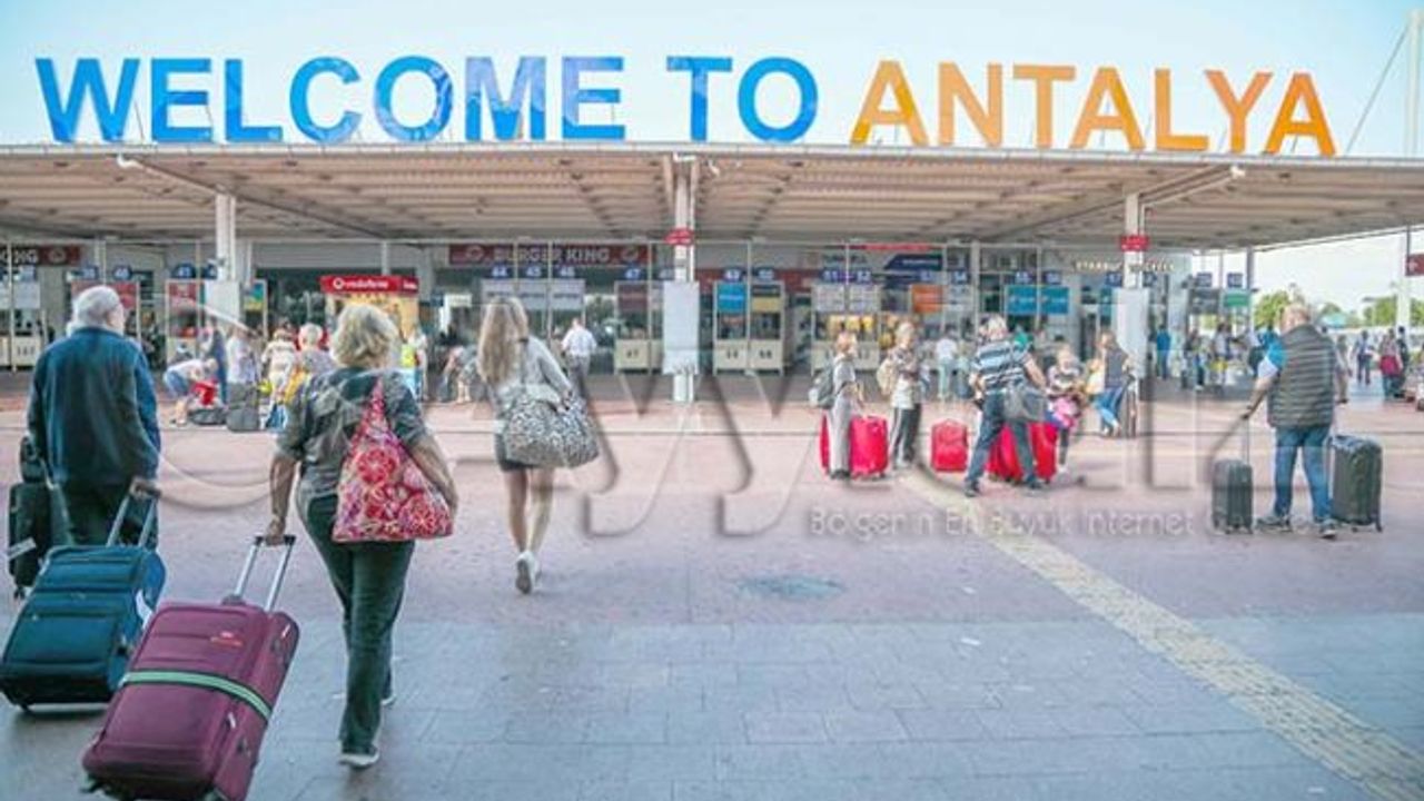 Antalya'ya 7 Ayda 8 Milyon 184 Bin 89 Turist Geldi