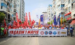 Antalya'da Renkli 1 Mayıs Kutlaması; Bebekleriyle Yürüdüler