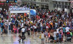 Antalya Havalimanı'nda 4 Polis İle 38 Özel Güvenlik, Yedikleri Tavuktan Hastanelik Oldu