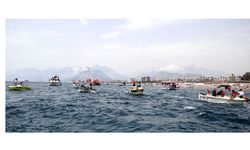 Antalya'da Balıkçılardan Bandırma Vapuru'na İthafen Tekneli Kortej