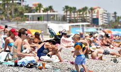 Antalya'da Sıcak Havada Deniz Keyfi