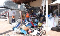Büyükşehir Zabıtası'ndan Çöp Ev Tahliyesi