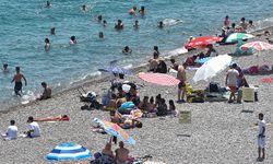 Antalya'nın Havası Da Denizi De Sıcak