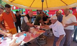 Şehitler İçin Aşure Dağıtıldı
