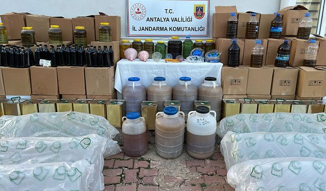 Antalya'da Jandarma 3,5 Ton Sahte Zeytinyağı Ele Geçirdi