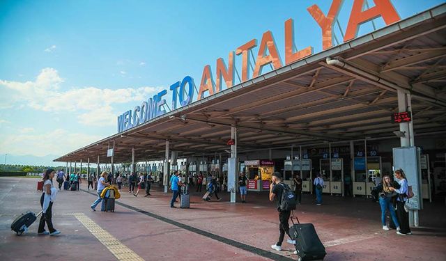 Antalya'nın Rekoru Değişti, Turist Sayısı 16 Milyonu Aştı
