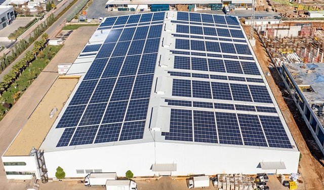 Bir Fabrika Çatısı Daha GES'lendi