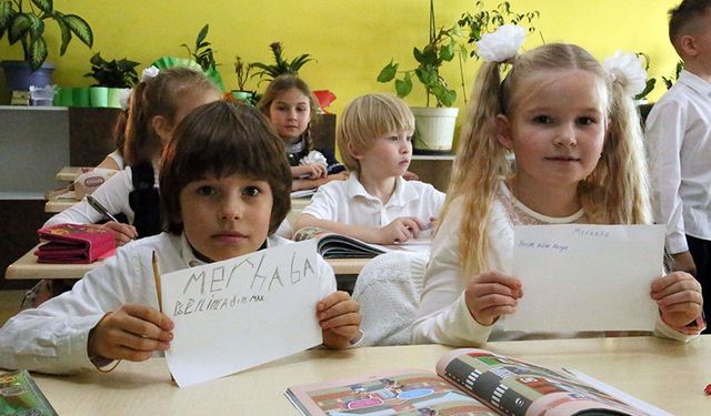Rus Çocuklar Türkçe Öğreniyor