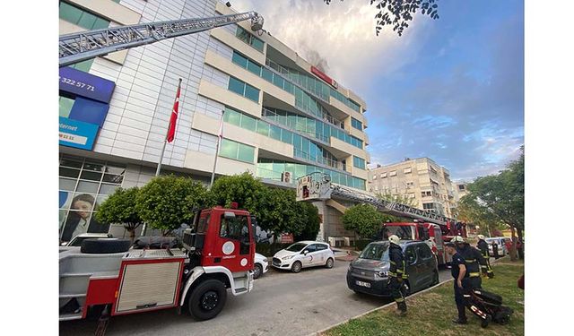 Kızılay'ın Batı Akdeniz Kan Merkezi Binasında Yangın