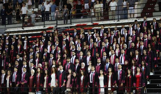 289 HEKİM MEZUN OLDU