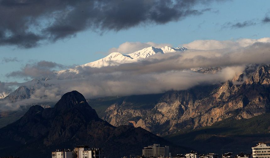 Antalya'nın Yüksek Kesimlerine Kar Yağdı