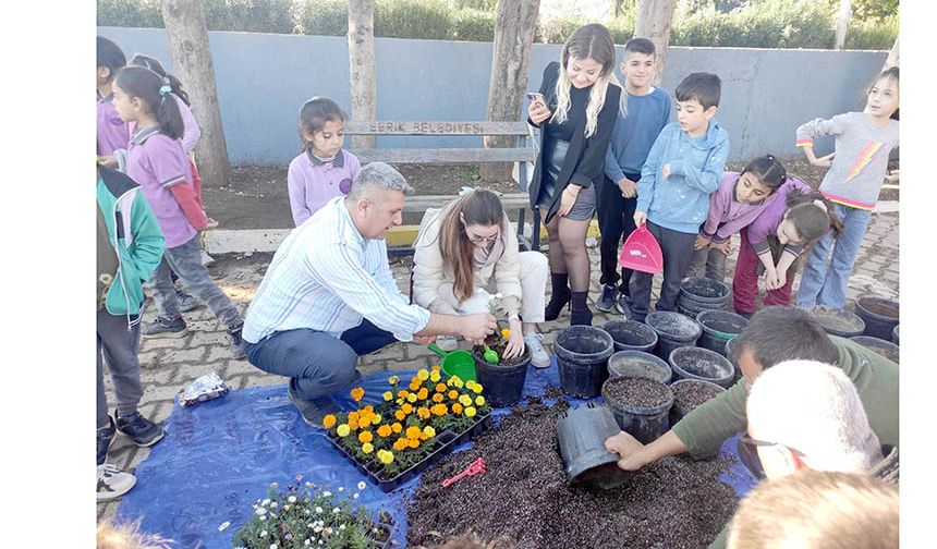 Öğrenciler Geleceğe Fidan Dikti