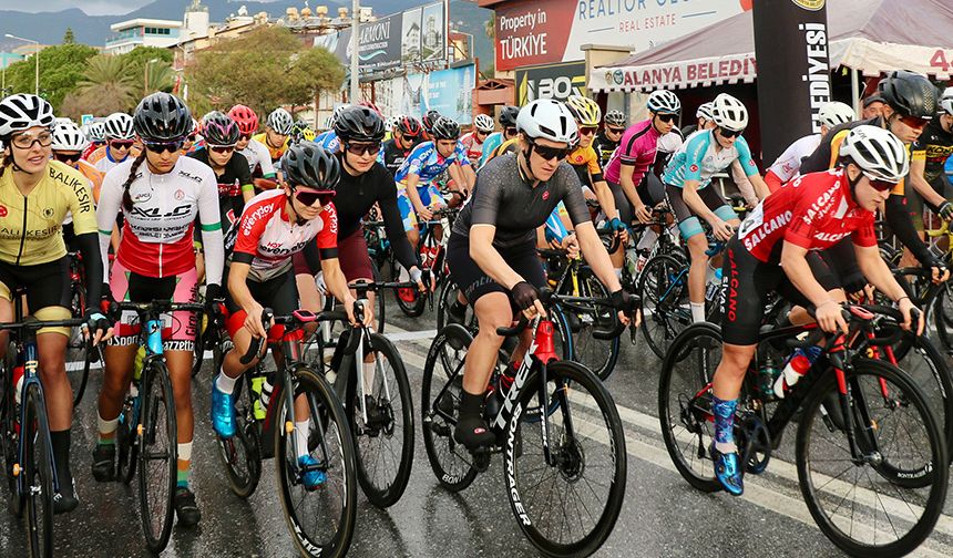 Türkiye Bisiklet Kupası 1. Etap Puanlı Yol Yarışı Alanya'da Başladı