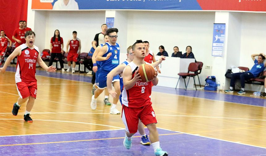 İtalya'ya Finalde Kaybeden Down Sendrom Basketbol Milli Takımı Dünya 2'ncisi