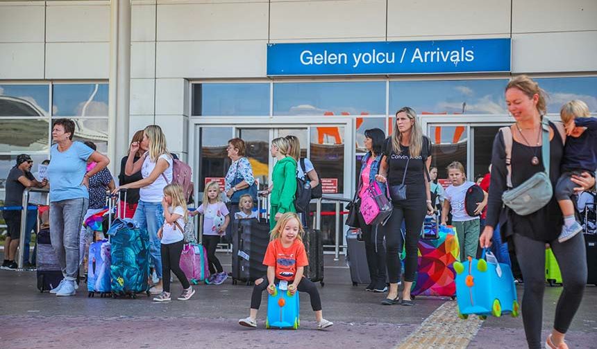Antalya Havalimanı'nda Yolcu Trafiği 3 Milyonu Aştı