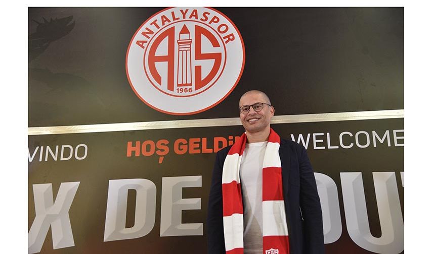 Antalyaspor'da Alex De Souza Resmi Sözleşmeyi İmzaladı