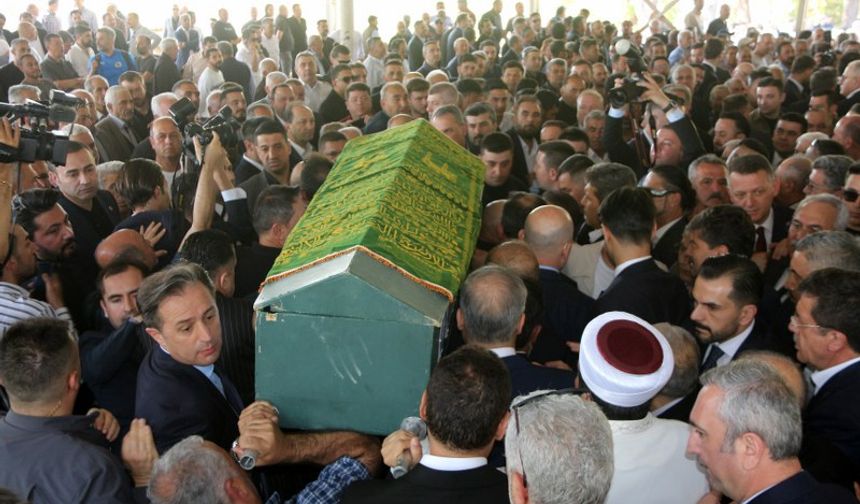 Mevlüt Çavuşoğlu'nun Babası Toprağa Verildi