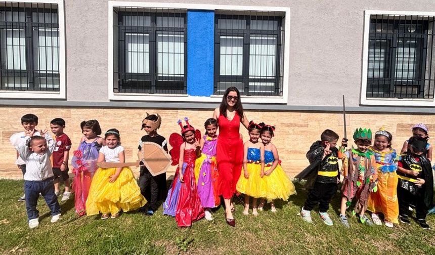 Miniklerden Sergi ve Defile