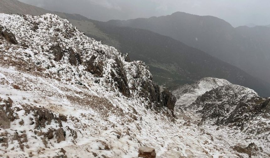 Antalya'nın yüksek kesimlerinde mayıs sonunda kar yağdı