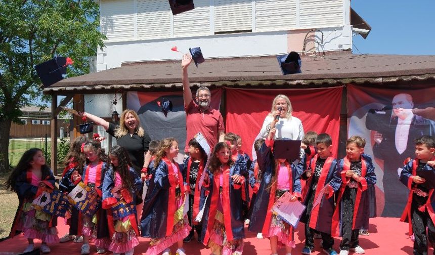 Miniklerin Mezuniyet Coşkusu