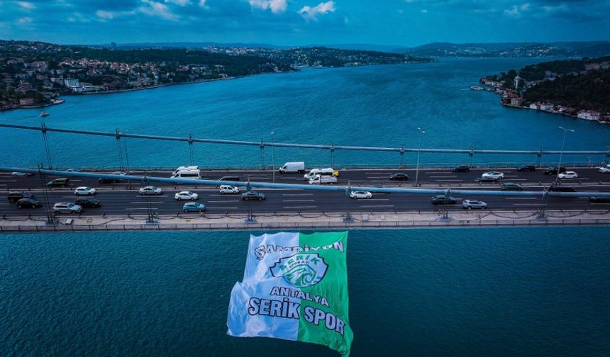 Serik Spor Bayrağı FSM Köprüsü'ne Asıldı