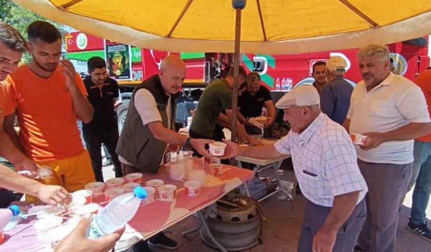 Şehitler İçin Aşure Dağıtıldı