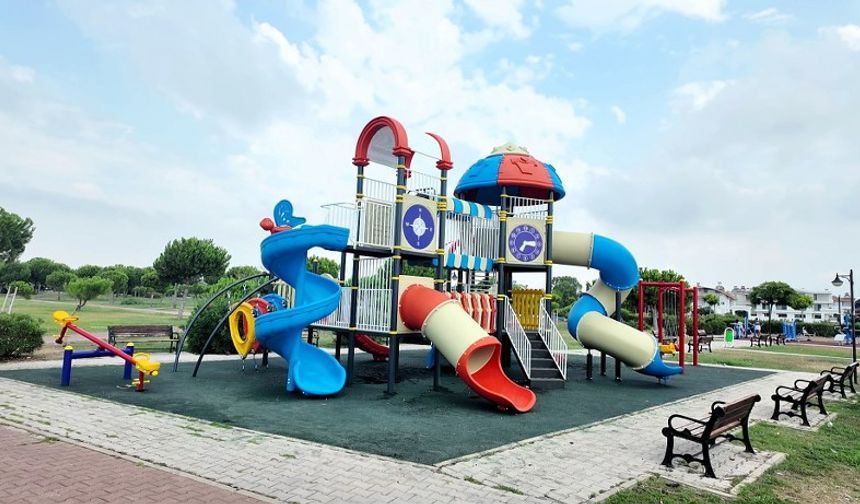 PARKLAR YENİLENİYOR, YENİ PARKLAR YAPILIYOR