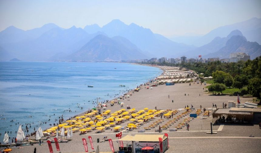 ANTALYA'DA 95 YILIN TEMMUZ SICAKLIK REKORU KIRILDI
