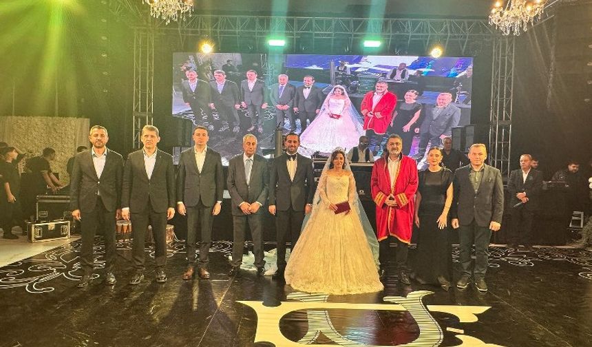 Serik'te Siyaseti Buluşturan Düğün